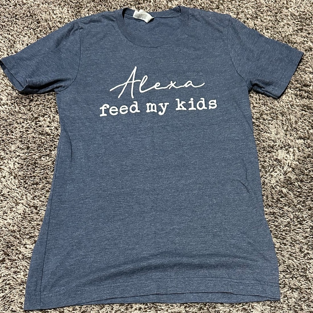 “Alexa feed my kids” t-shirt. Size XS